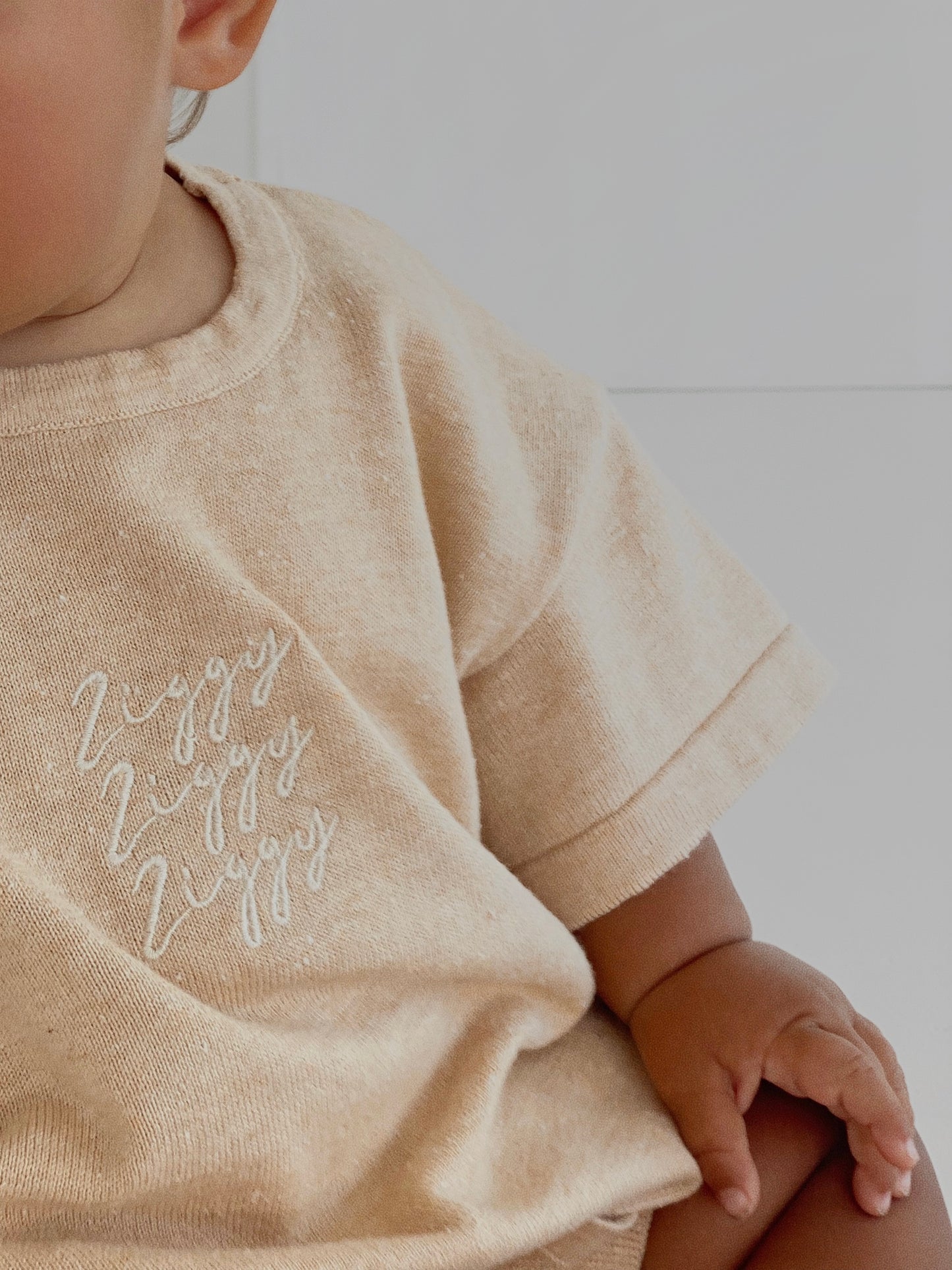 Ziggy Lou Signature Tee Sand Fleck