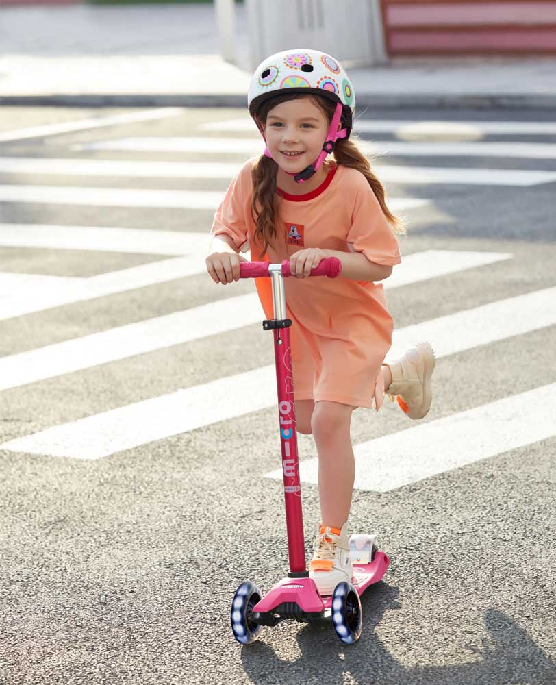 Micro Scooters Maxi Deluxe LED Pink