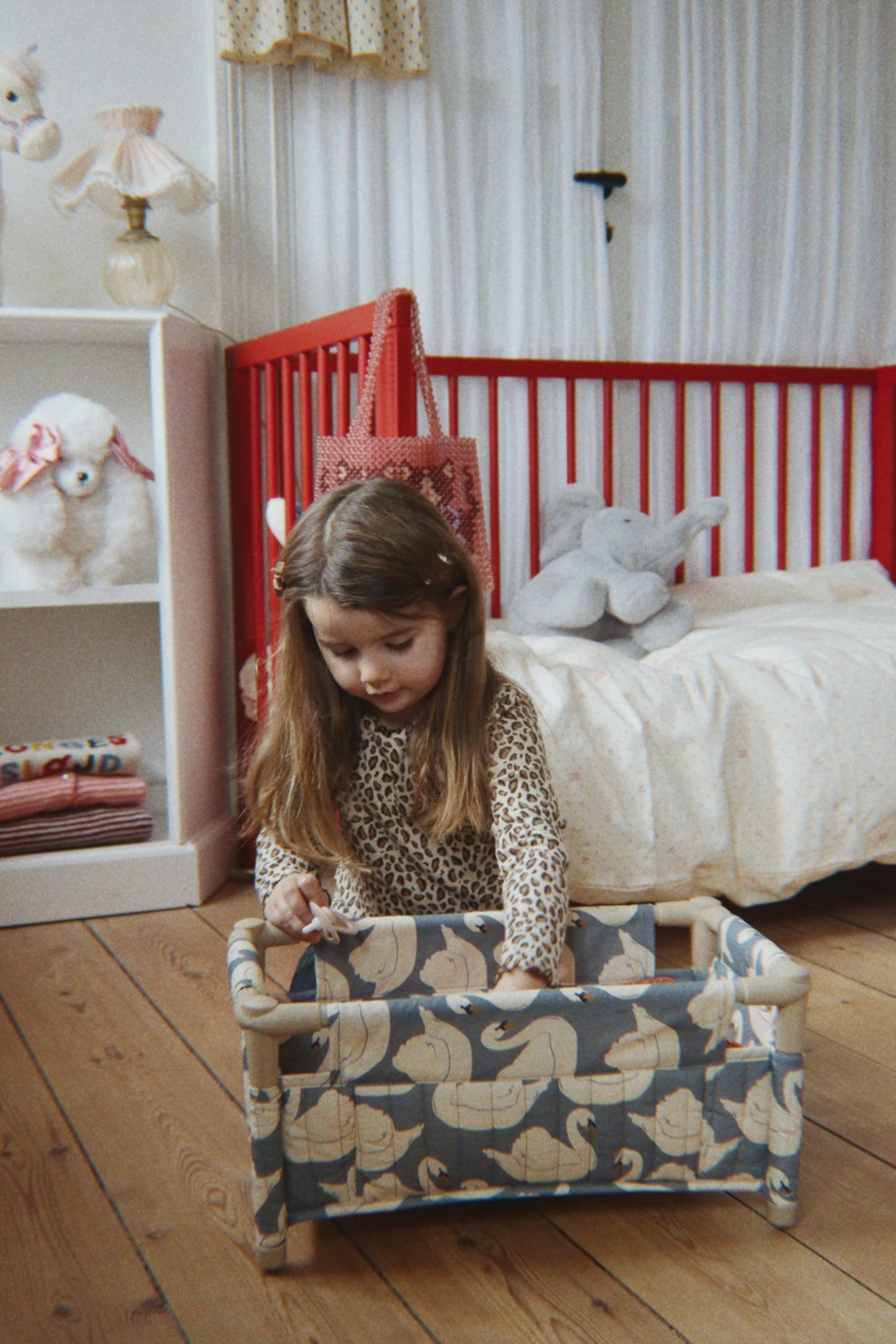 Konges Sløjd Doll Travel Bed Swan