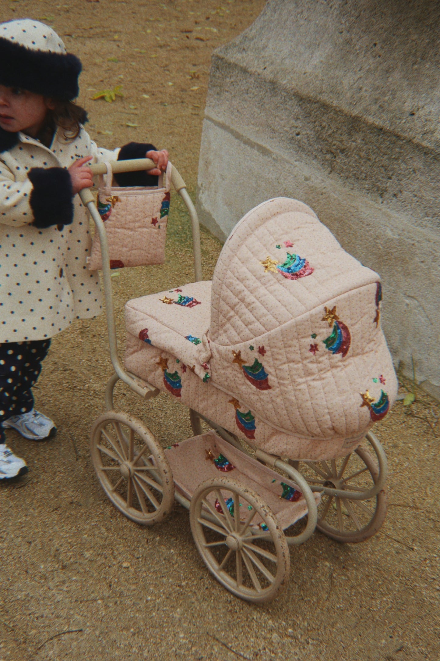 Konges Sløjd Minnie Tulle Doll Pram Rainbow Star